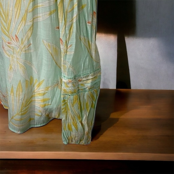 LC Lauren Conrad Tropical Print Top‎ - Picture 2 of 9